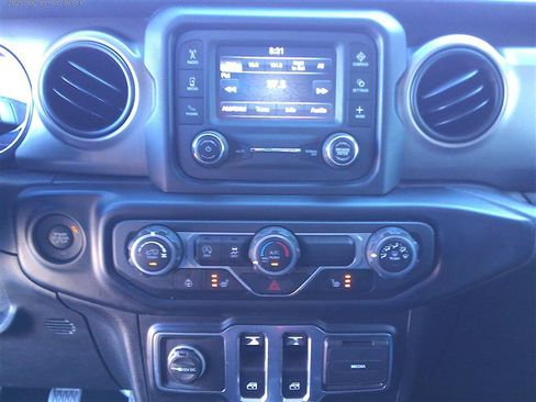 Used 2019 Jeep Wrangler Sport w/ Quick Order Package 23S AWD/4WD image 12