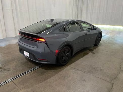 Certified 2023 Toyota Prius LE FWD image 4