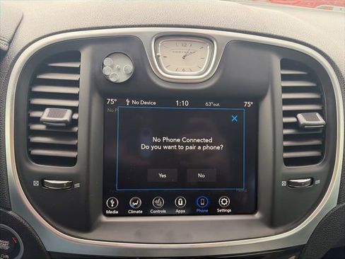 Used 2021 Chrysler 300 Touring L image 22