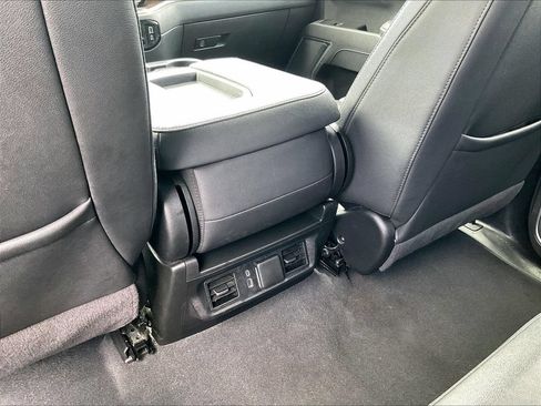 Used 2025 GMC Sierra 1500 SLT AWD/4WD image 28