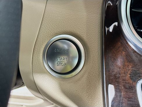 Used 2018 Mercedes-Benz GLC 300 w/ Premium Package image 19