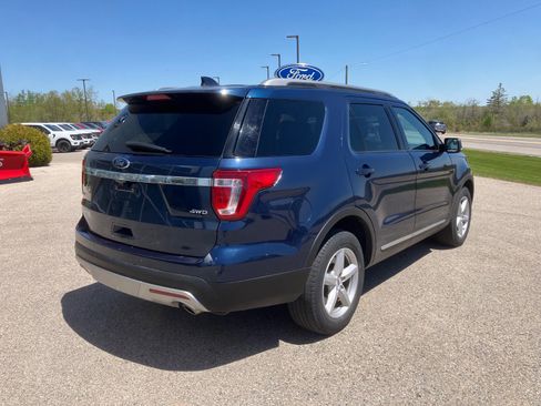 Used 2017 Ford Explorer XLT AWD/4WD image 3
