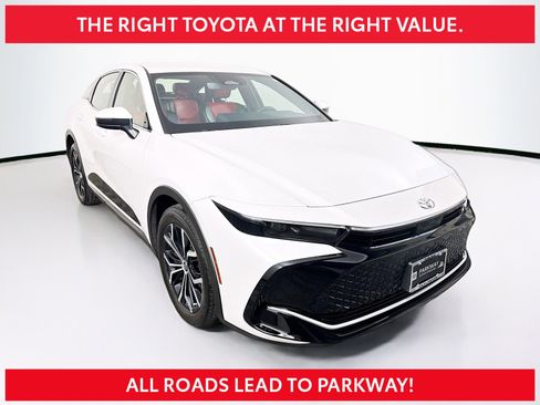 Certified 2023 Toyota Crown XLE image 1