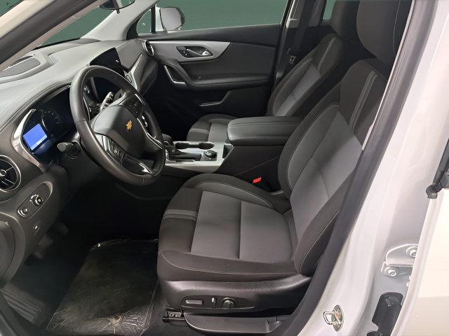 Used 2025 Chevrolet Blazer LT FWD image 11