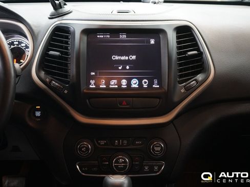 Used 2017 Jeep Cherokee Limited AWD/4WD image 15