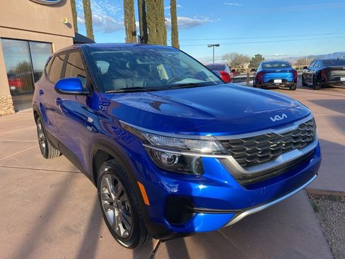 Certified 2022 Kia Seltos LX image 12