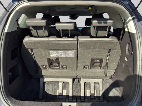 Used 2024 Kia Carnival LX FWD image 10