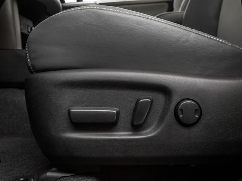 Used 2015 Toyota RAV4 Limited FWD image 25