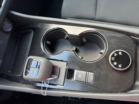 Used 2025 Nissan Rogue S image 22