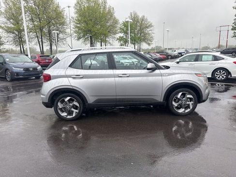 Used 2023 Hyundai Venue SEL w/ Cargo Package FWD image 8