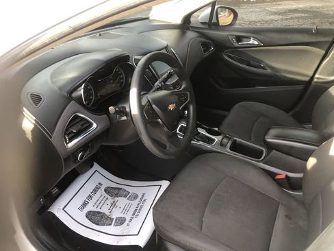 Used 2018 Chevrolet Cruze LT image 18