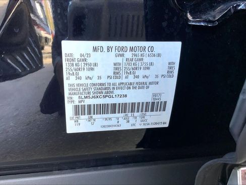 Used 2023 Lincoln Aviator AWD image 34