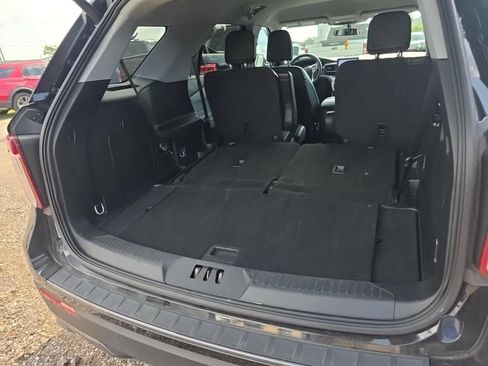 Used 2023 Ford Explorer XLT w/ Equipment Group 202A AWD/4WD image 13