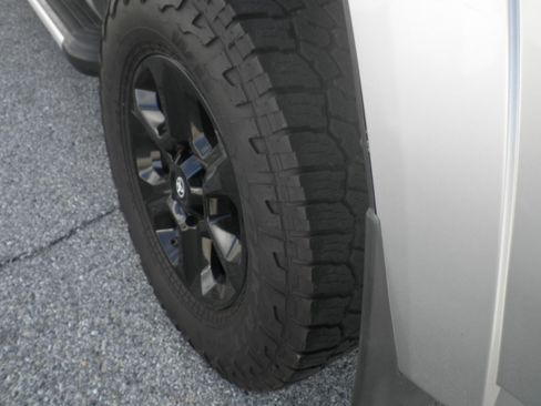 Used 2017 Toyota 4Runner SR5 image 12