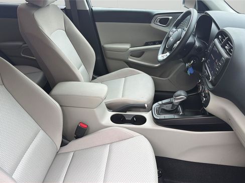 Used 2025 Kia Soul LX w/ LX Technology Package FWD image 14