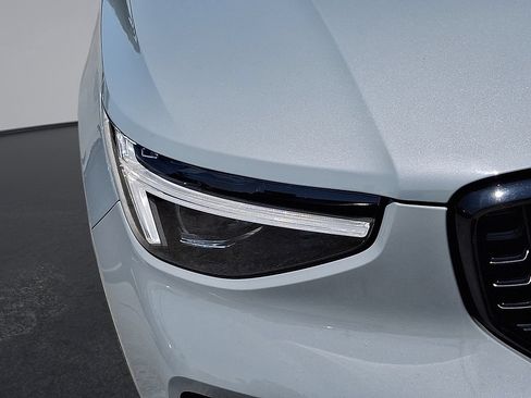 Certified 2026 Volvo XC40 B5 Plus AWD/4WD image 34