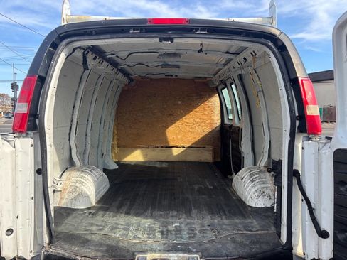 Used 2015 GMC Savana 2500 image 13
