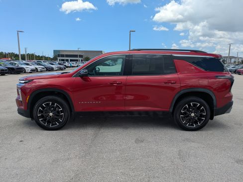 Used 2025 Chevrolet Traverse LT w/ Sun and Wheel Package FWD image 7