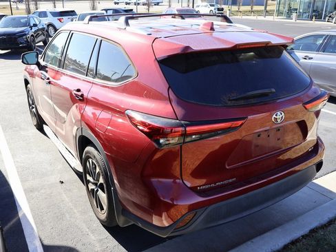 Used 2021 Toyota Highlander XLE image 8