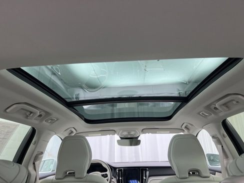 Used 2023 Volvo V60 B5 Cross Country Plus w/ Climate Package image 12