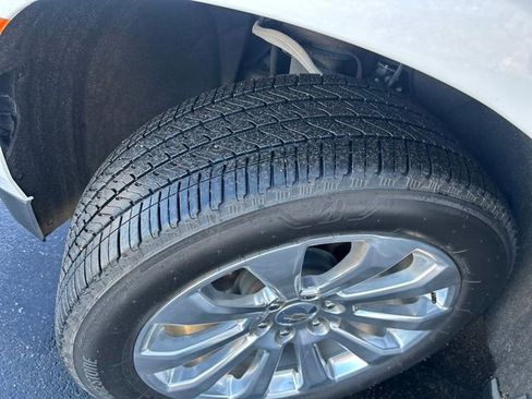 Certified 2024 Chevrolet Suburban Premier image 29