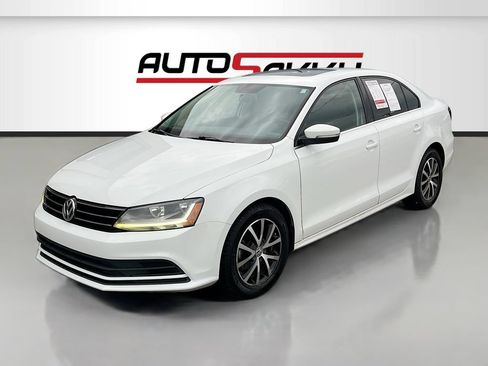 Used 2017 Volkswagen Jetta SE FWD image 3