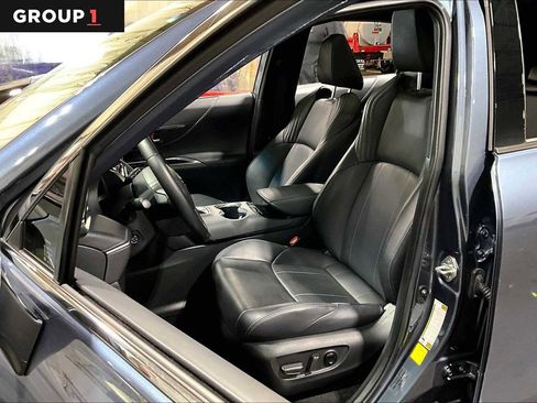 Used 2024 Toyota Venza Limited AWD/4WD image 8