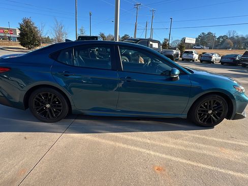 Used 2025 Toyota Camry SE image 7