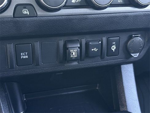 Used 2022 Toyota Tacoma TRD Off-Road image 21