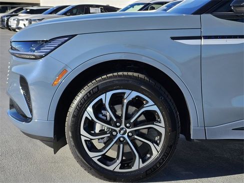 New 2026 Lincoln Nautilus Reserve image 9