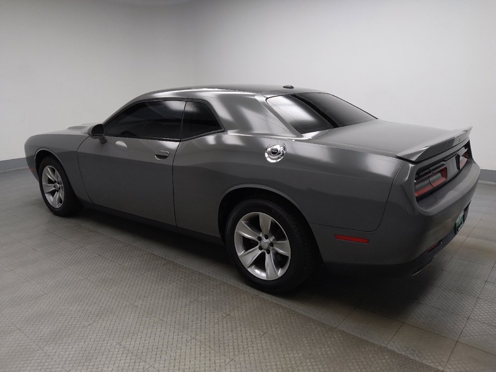 Used 2019 Dodge Challenger SXT RWD image 3