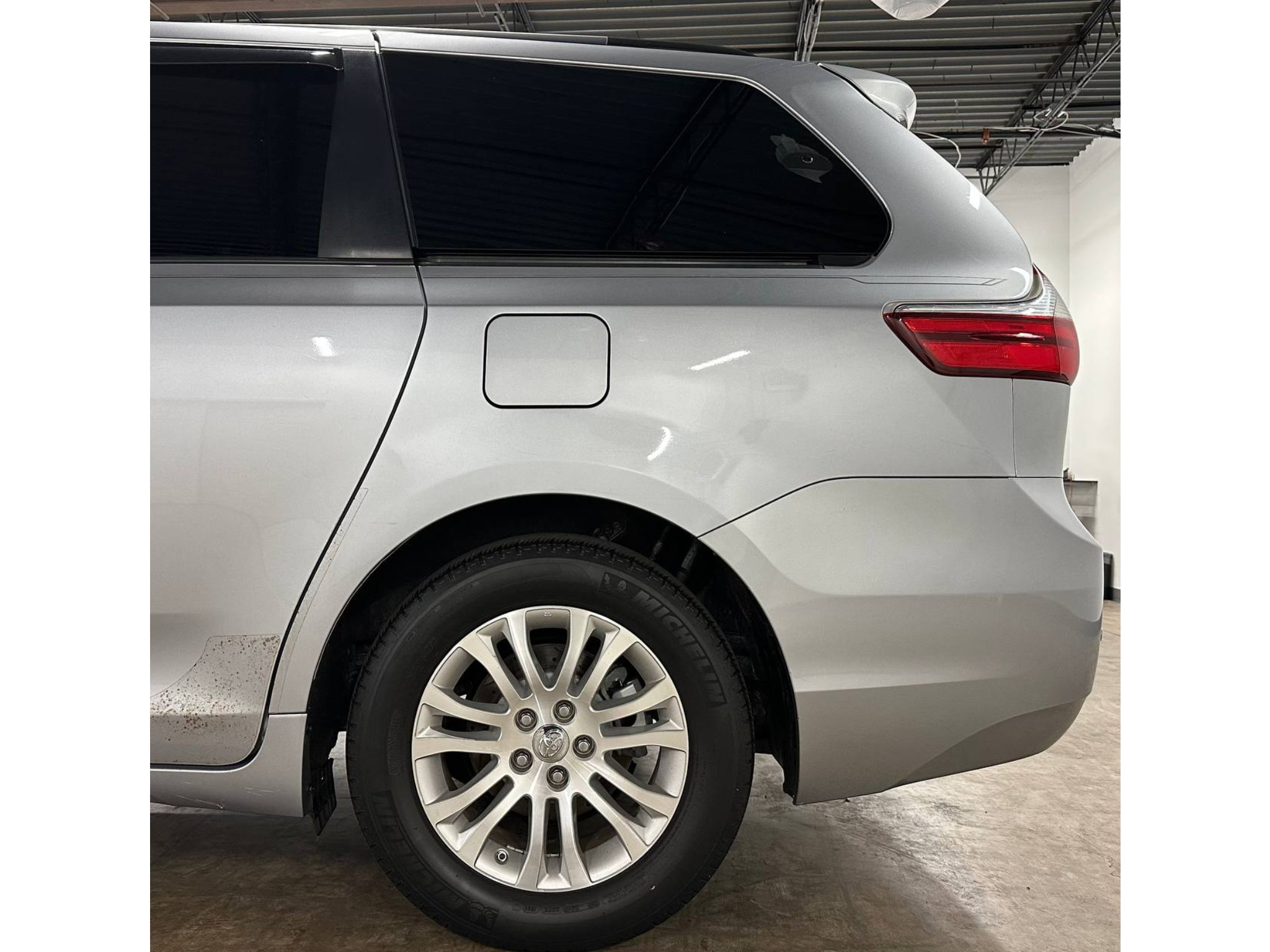 Used 2017 Toyota Sienna XLE w/ XLE Navigation Package FWD image 10