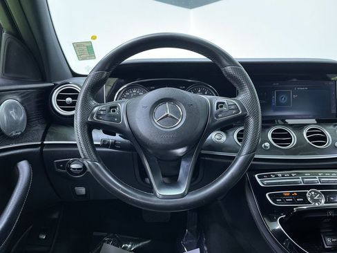 Used 2017 Mercedes-Benz E 300 image 18