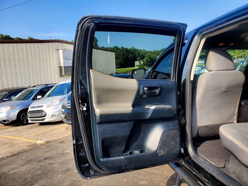 Used 2016 Toyota Tacoma SR5 w/ Towing Package RWD image 16