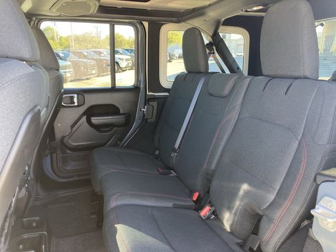 Used 2024 Jeep Wrangler Rubicon w/ Technology Group image 27