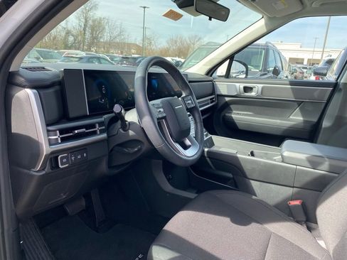 Used 2025 Hyundai Santa Fe SE FWD image 9