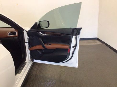 Used 2016 Maserati Ghibli S image 7