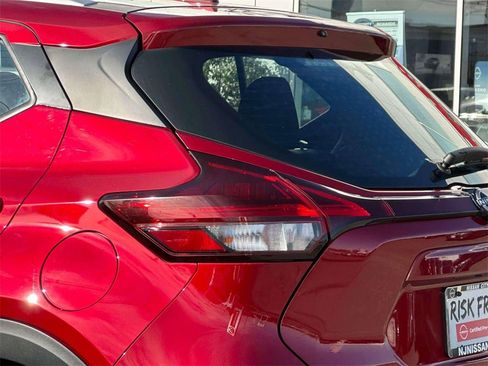Certified 2023 Nissan Kicks SV image 9