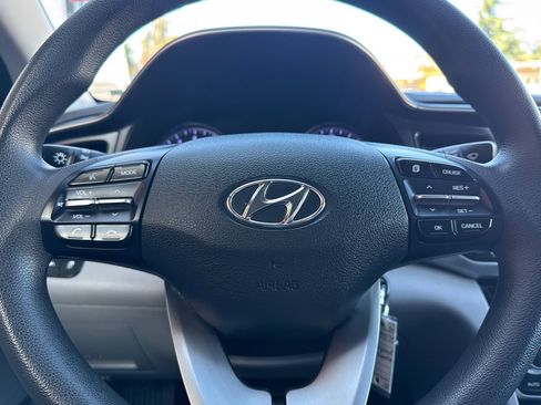 Used 2020 Hyundai Elantra SEL image 25