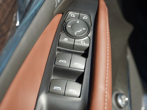 Used 2021 Buick Enclave Avenir w/ Avenir Technology Package image 24