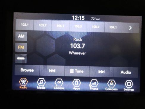 Used 2018 Jeep Compass Latitude w/ Popular Equipment Group AWD/4WD image 14