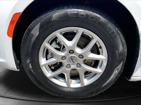 Used 2025 Chrysler Pacifica Select FWD image 14