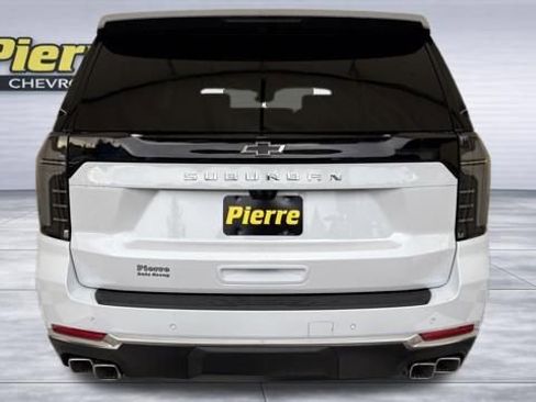 New 2026 Chevrolet Suburban High Country image 3
