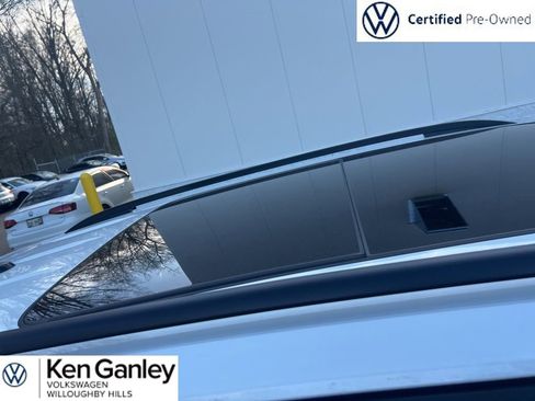 Used 2023 Volkswagen Tiguan SE R-Line image 4