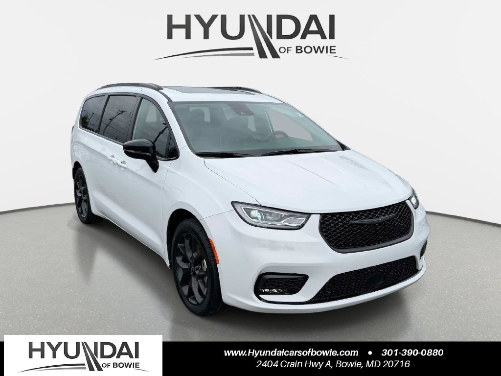 Used 2025 Chrysler Pacifica Limited FWD image 1