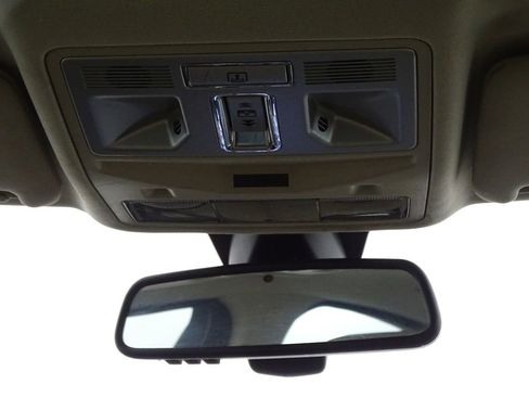 Used 2013 Jaguar XF image 22