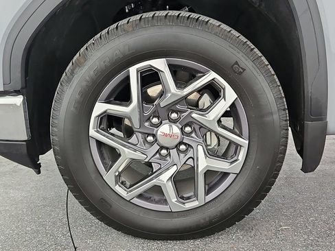 Certified 2025 GMC Sierra 1500 SLE RWD image 24