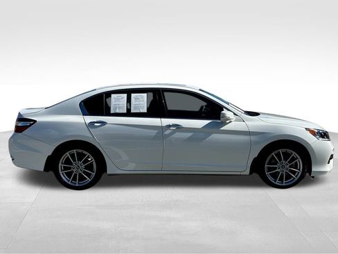 Used 2017 Honda Accord EX-L image 4