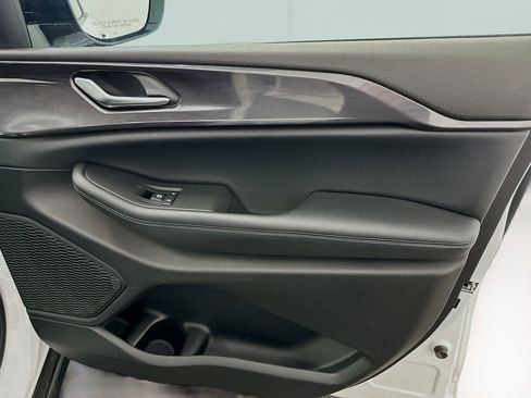 Used 2023 Jeep Grand Cherokee Altitude image 33