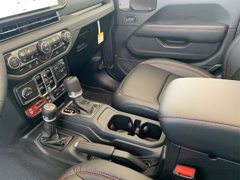 New 2025 Jeep Wrangler Rubicon image 40